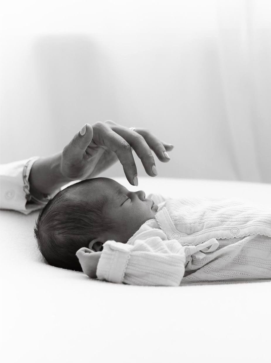 Newborn hands and feet detail photography